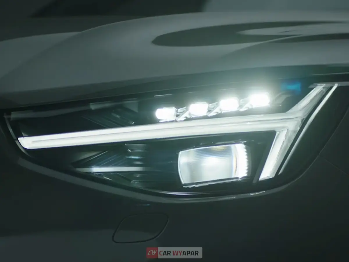 Volvo EC40 Top Feature